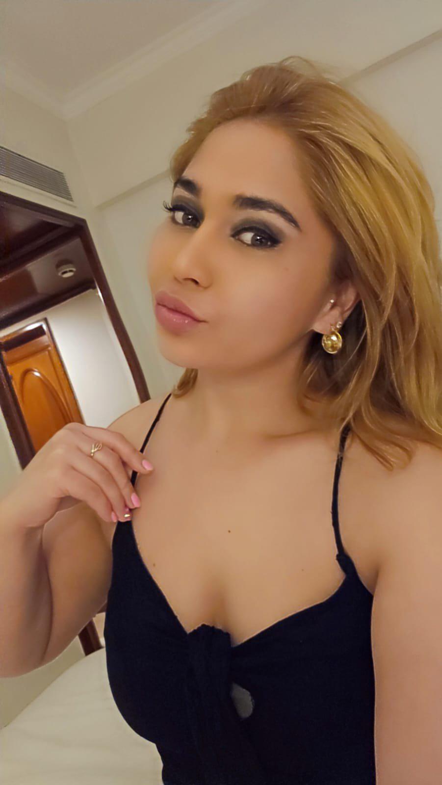 Zara Malik - Kolkata escort